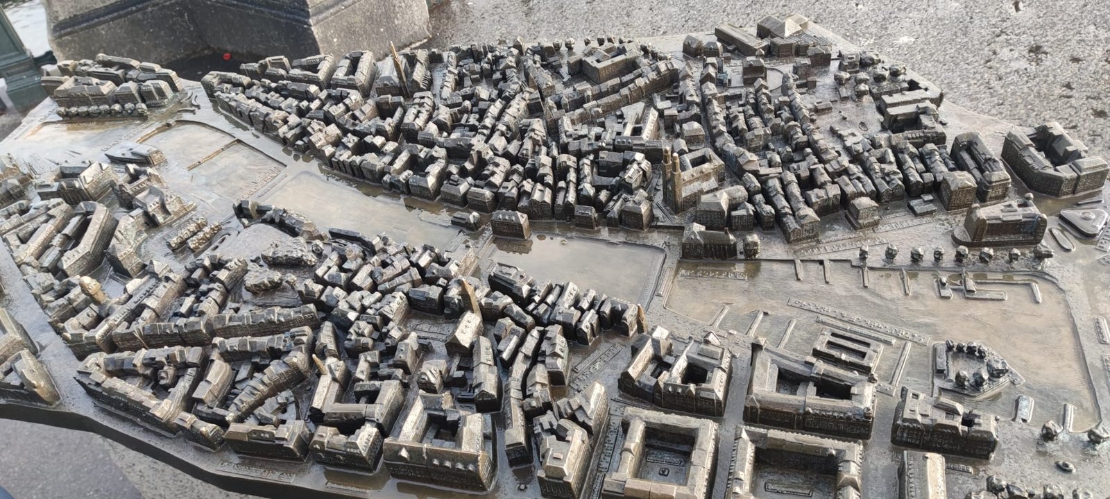 Bronze tactile city model of Lucerne Old Town and Lake Lucerne for visitors